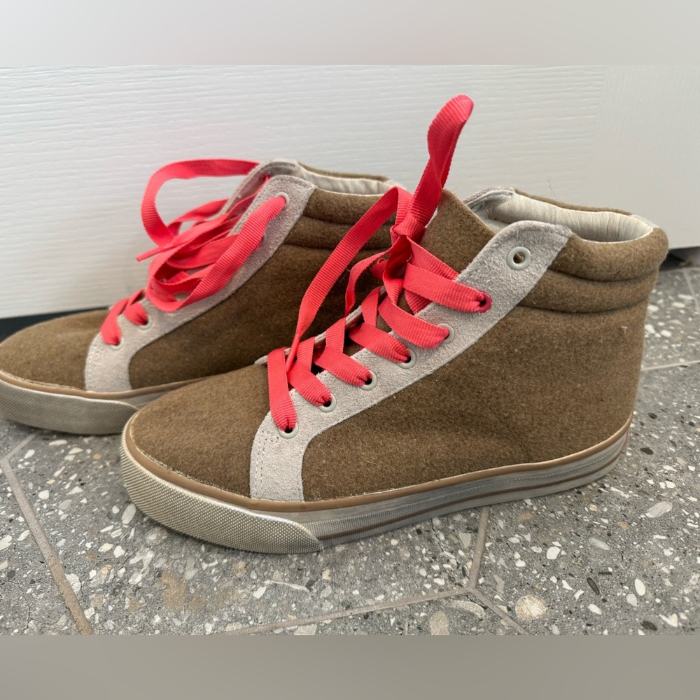 Women's Boden High Top Sneakers Size 37/7 New